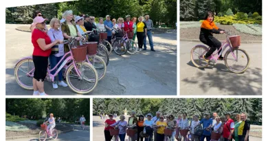 Велопрогулянка середмістям: близько 25 пенсіонерів  відкрили сьогодні літній велосезон