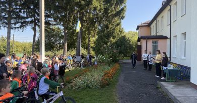 Біля Стадницької гімназії з’явилася нова зручна велопарковка