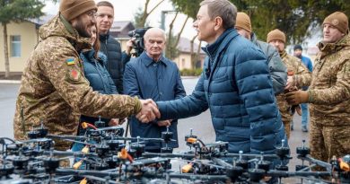 Пʼять нових пікапів та 300 FPV-дронів передав Міжрегіональний координаційний гуманітарний штаб захисникам з «Червоної калини»