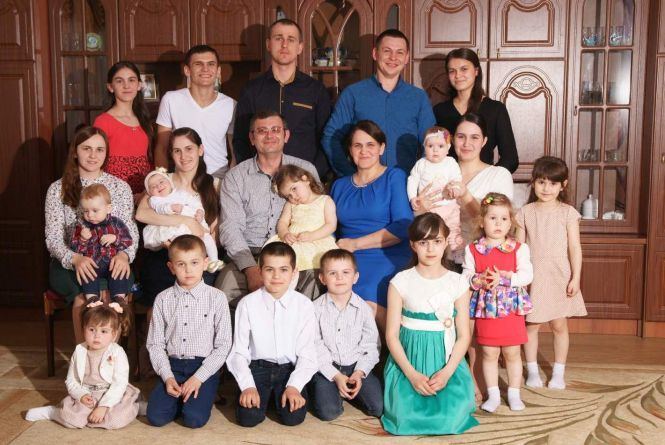 95 внуків і 40 правнуків. Як живе в умовах карантину багатодітна родина зі Жмеринки