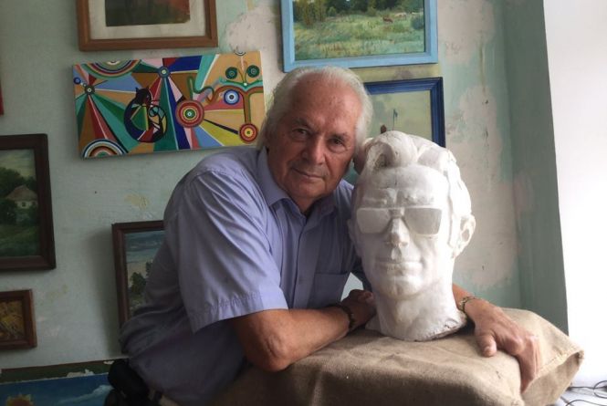 «А Зеленський мовчить. На жоден лист не відповів». Розмова з сатириком Чорногузом у день народження