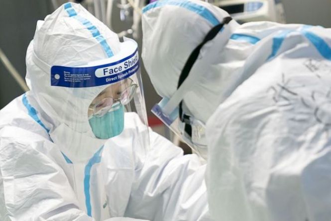 Головне про СOVID-19 на 17 квітня: в Україні 879 медиків заразились коронавірусом