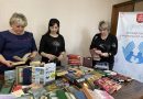 Зібрали понад сотню книг для нацгвардійців: працівники департаменту соцполітики долучились до акції «Книжковий донат» Про це повідомляє Вінницька міська рада