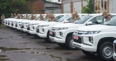 Бійці мобільно-вогневих груп отримали 12 автівок від Вінницької громади