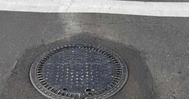 На вулиці Зодчих розпочали встановлення сучасних удосконалених люків, які покращать безпеку руху