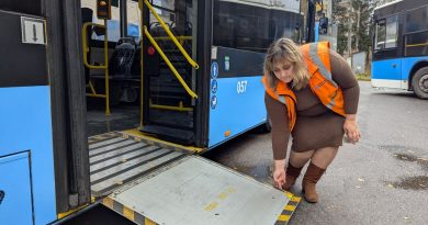 Водії транспортної компанії відпрацьовують дії з надання допомоги пасажирам на кріслах колісних
