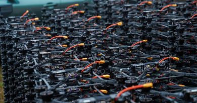 Міжрегіональний координаційний гуманітарний штаб передав військовим 400 FPV-дронів та автомобіль