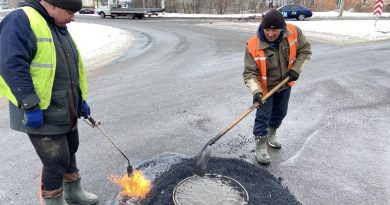 Вінницькі комунальники усувають пошкодження покриття холодним асфальтом і методом рециклінгу