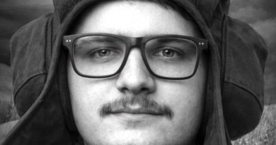 Сьогодні Вінниця проводжає в останню путь воїна Євгена Попова