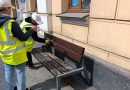 Весняне прибирання у Вінниці: оновлюють огородження, стовпчики й лави