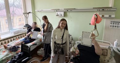 Учні з Вінниці передали великодню допомогу пораненим військовим