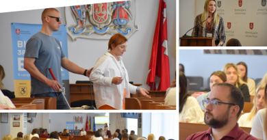 Для вінничан провели навчання з етичного спілкування та допомоги людям із вадами зору