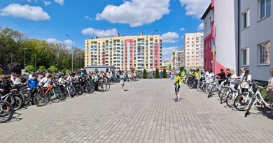 Учні гімназії №24 вирушили у 4-кілометрову веломандрівку Вінницею