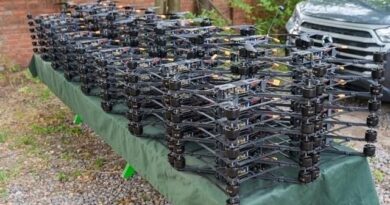 Пікап та 100 FPV-дронів Міжрегіональний координаційний гуманітарний штаб передав 3-му прикордонному загону ім. Євгенія Пікуса