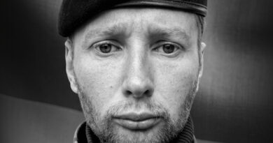 Вінниця сьогодні прощається назавжди з оборонцем України Іваном Комарівським