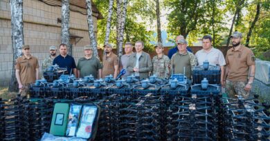 Три підрозділи Сил оборони отримали від Вінниці 400 FPV-дронів, 20 квадрокоптерів Matrice 4T та тактичні медрюкзаки