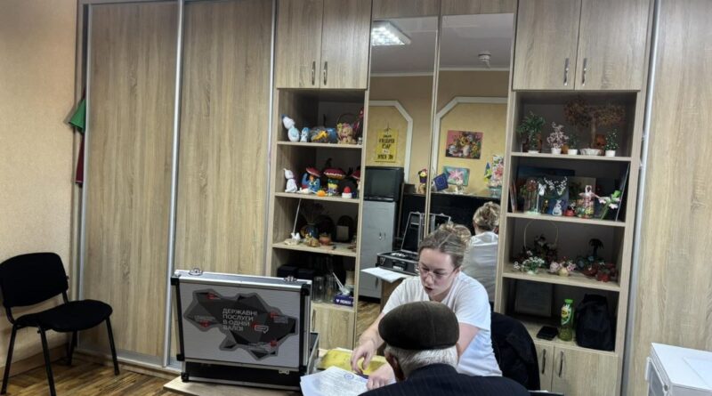 У Вінниці мобільні адміністратори ЦНАП приймають постраждалих від ворожої атаки: на місці працюють два фахівці та державний реєстратор