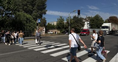 У Вінниці на перехресті вулиць Максима Шимка та Олега Антонова встановили світлофор