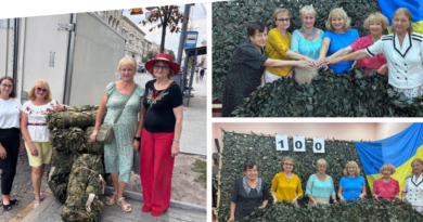 100 маскувальних сіток для оборонців: волонтерки Вінницького терцентру продовжують допомагати військовим