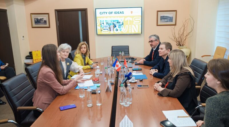 Посол Канади Тамара Мавіні у Вінниці: розмова про муніципальні партнерства та підтримку