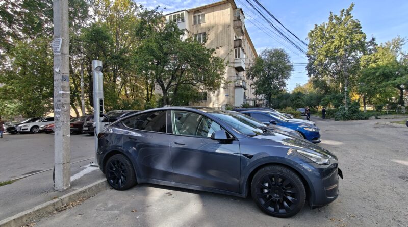 У дворах Вінниці почали працювати перші зарядки для електромобілів
