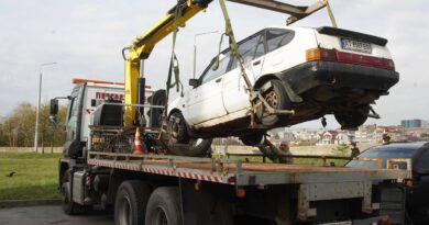 У Вінниці ще три занедбані автівки перевезли на спецмайданчик, вісім власників прибрали самостійно